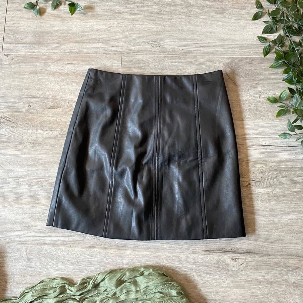 Forever 21 - Black pleather/ faux leather mini skirt zipper